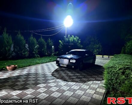 Черный Крайслер 300C, объемом двигателя 2.7 л и пробегом 300 тыс. км за 8000 $, фото 2 на Automoto.ua