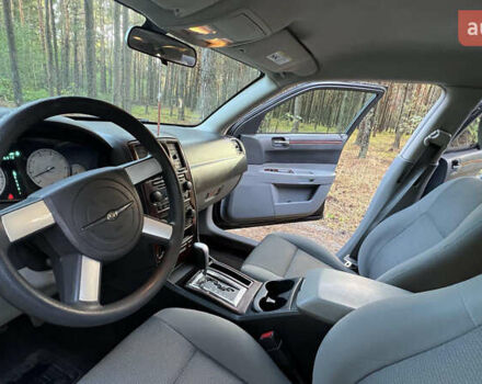 Черный Крайслер 300C, объемом двигателя 2.7 л и пробегом 165 тыс. км за 6699 $, фото 25 на Automoto.ua