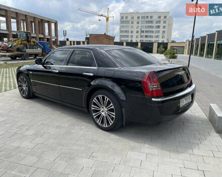 Черный Крайслер 300C, объемом двигателя 2.7 л и пробегом 265 тыс. км за 8200 $, фото 4 на Automoto.ua