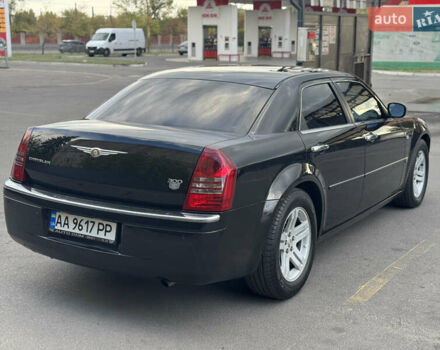 Черный Крайслер 300C, объемом двигателя 2.74 л и пробегом 220 тыс. км за 6450 $, фото 6 на Automoto.ua