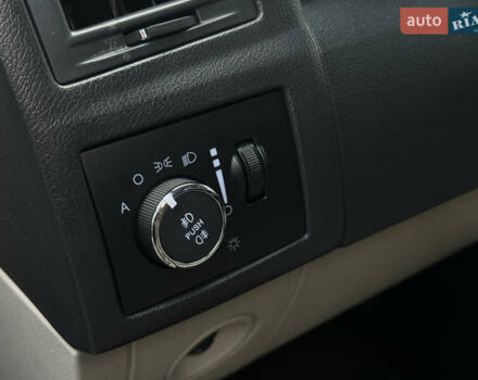 Черный Крайслер 300C, объемом двигателя 2.74 л и пробегом 220 тыс. км за 6450 $, фото 17 на Automoto.ua