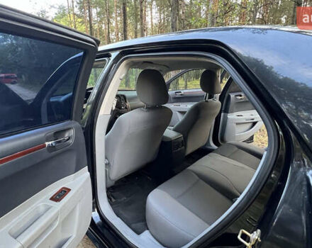 Черный Крайслер 300C, объемом двигателя 2.7 л и пробегом 165 тыс. км за 6699 $, фото 22 на Automoto.ua