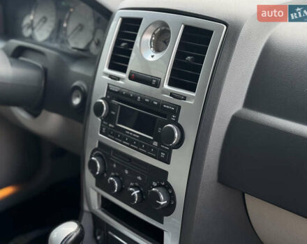 Черный Крайслер 300C, объемом двигателя 2.74 л и пробегом 220 тыс. км за 6450 $, фото 12 на Automoto.ua