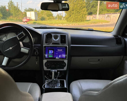 Чорний Крайслер 300C, об'ємом двигуна 2.74 л та пробігом 235 тис. км за 9750 $, фото 6 на Automoto.ua
