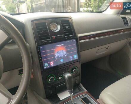 Черный Крайслер 300C, объемом двигателя 3.5 л и пробегом 271 тыс. км за 8990 $, фото 11 на Automoto.ua