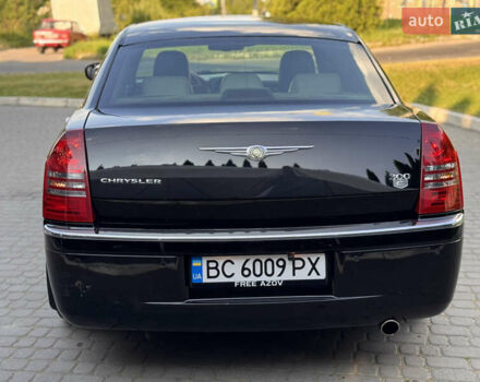 Чорний Крайслер 300C, об'ємом двигуна 2.74 л та пробігом 235 тис. км за 9750 $, фото 4 на Automoto.ua