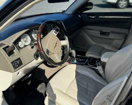 Черный Крайслер 300C, объемом двигателя 2.7 л и пробегом 138 тыс. км за 8800 $, фото 7 на Automoto.ua