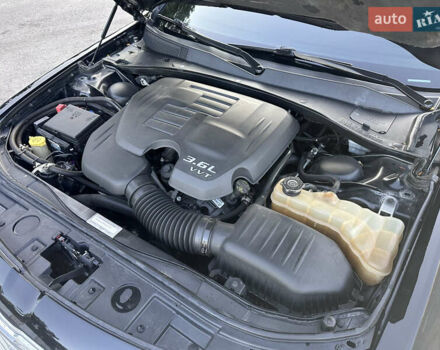 Черный Крайслер 300C, объемом двигателя 3.6 л и пробегом 220 тыс. км за 12900 $, фото 12 на Automoto.ua