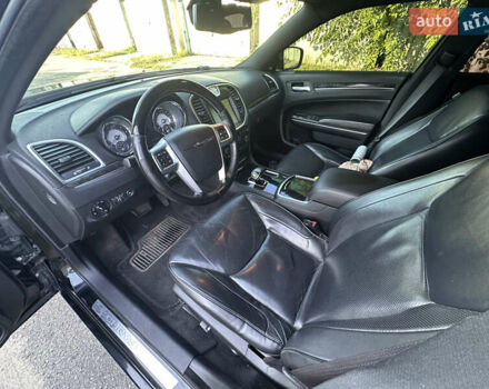 Черный Крайслер 300C, объемом двигателя 3.6 л и пробегом 220 тыс. км за 12900 $, фото 18 на Automoto.ua