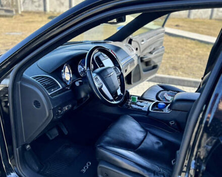 Черный Крайслер 300C, объемом двигателя 3 л и пробегом 170 тыс. км за 12900 $, фото 3 на Automoto.ua