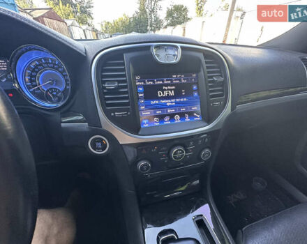 Черный Крайслер 300C, объемом двигателя 3.6 л и пробегом 220 тыс. км за 12900 $, фото 15 на Automoto.ua