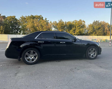 Черный Крайслер 300C, объемом двигателя 3.6 л и пробегом 220 тыс. км за 12900 $, фото 8 на Automoto.ua