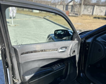 Черный Крайслер 300C, объемом двигателя 3 л и пробегом 170 тыс. км за 12900 $, фото 7 на Automoto.ua