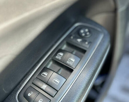 Черный Крайслер 300C, объемом двигателя 3 л и пробегом 170 тыс. км за 12900 $, фото 13 на Automoto.ua