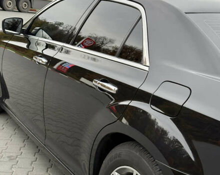 Черный Крайслер 300C, объемом двигателя 3 л и пробегом 280 тыс. км за 13000 $, фото 3 на Automoto.ua