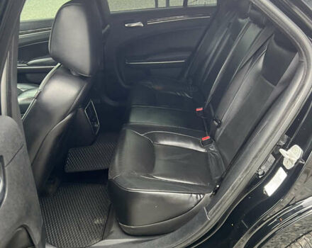 Черный Крайслер 300C, объемом двигателя 2.99 л и пробегом 260 тыс. км за 10800 $, фото 15 на Automoto.ua