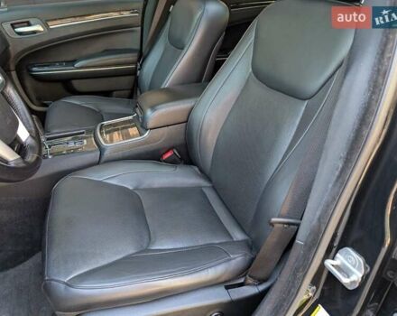 Чорний Крайслер 300C, об'ємом двигуна 3 л та пробігом 96 тис. км за 17300 $, фото 31 на Automoto.ua