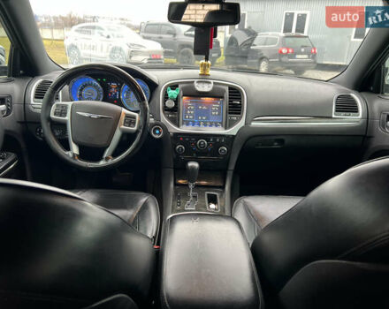 Черный Крайслер 300C, объемом двигателя 2.99 л и пробегом 260 тыс. км за 10800 $, фото 11 на Automoto.ua