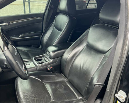 Черный Крайслер 300C, объемом двигателя 2.99 л и пробегом 260 тыс. км за 10800 $, фото 13 на Automoto.ua