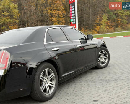 Черный Крайслер 300C, объемом двигателя 3 л и пробегом 280 тыс. км за 13000 $, фото 2 на Automoto.ua