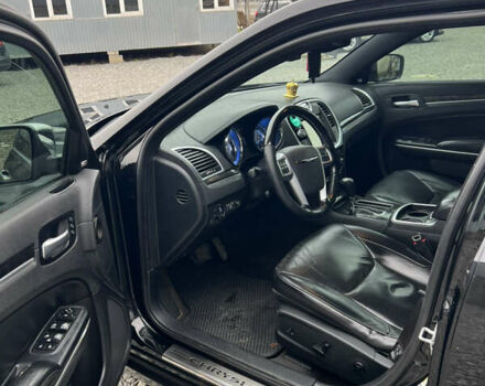 Черный Крайслер 300C, объемом двигателя 2.99 л и пробегом 260 тыс. км за 10800 $, фото 12 на Automoto.ua