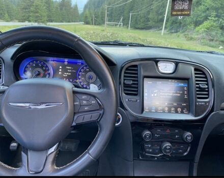 Черный Крайслер 300C, объемом двигателя 3.6 л и пробегом 165 тыс. км за 16800 $, фото 4 на Automoto.ua
