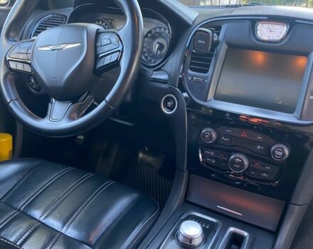 Черный Крайслер 300C, объемом двигателя 3.6 л и пробегом 165 тыс. км за 16800 $, фото 18 на Automoto.ua