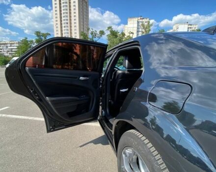 Черный Крайслер 300C, объемом двигателя 3.6 л и пробегом 165 тыс. км за 16800 $, фото 8 на Automoto.ua
