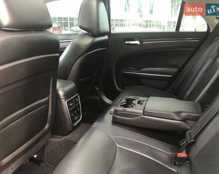Черный Крайслер 300C, объемом двигателя 3.6 л и пробегом 146 тыс. км за 16500 $, фото 12 на Automoto.ua