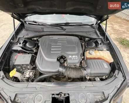 Черный Крайслер 300C, объемом двигателя 3.6 л и пробегом 175 тыс. км за 14900 $, фото 11 на Automoto.ua