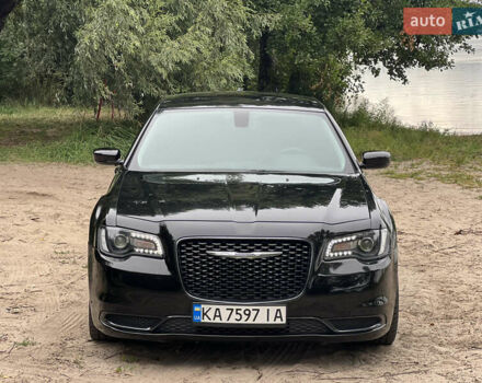 Черный Крайслер 300C, объемом двигателя 3.6 л и пробегом 65 тыс. км за 17000 $, фото 3 на Automoto.ua