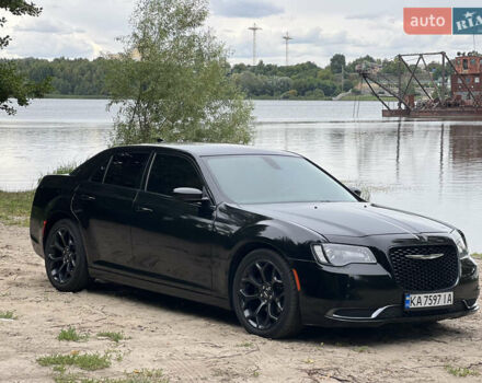 Черный Крайслер 300C, объемом двигателя 3.6 л и пробегом 65 тыс. км за 17000 $, фото 5 на Automoto.ua