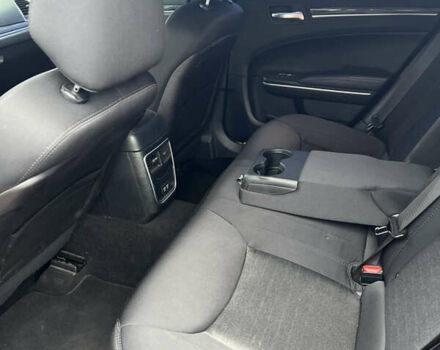 Черный Крайслер 300C, объемом двигателя 3.6 л и пробегом 65 тыс. км за 17000 $, фото 2 на Automoto.ua