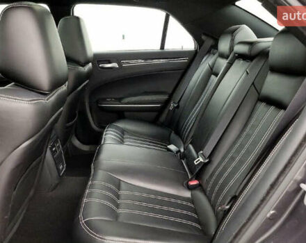 Черный Крайслер 300C, объемом двигателя 3.6 л и пробегом 79 тыс. км за 2900 $, фото 11 на Automoto.ua
