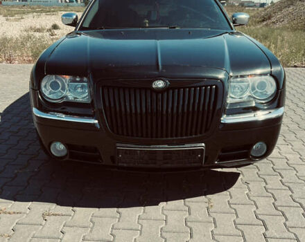 Черный Крайслер 300C, объемом двигателя 3 л и пробегом 300 тыс. км за 7599 $, фото 5 на Automoto.ua