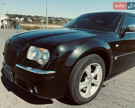 Черный Крайслер 300C, объемом двигателя 3 л и пробегом 300 тыс. км за 7999 $, фото 1 на Automoto.ua