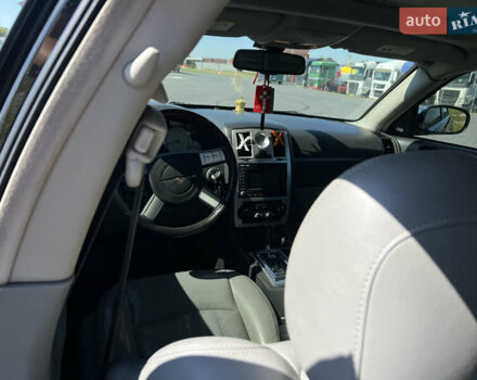 Черный Крайслер 300C, объемом двигателя 3 л и пробегом 300 тыс. км за 7599 $, фото 2 на Automoto.ua