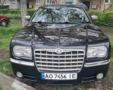 Черный Крайслер 300C, объемом двигателя 2.7 л и пробегом 195 тыс. км за 6500 $, фото 1 на Automoto.ua