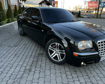 Черный Крайслер 300C, объемом двигателя 3.52 л и пробегом 300 тыс. км за 7200 $, фото 1 на Automoto.ua