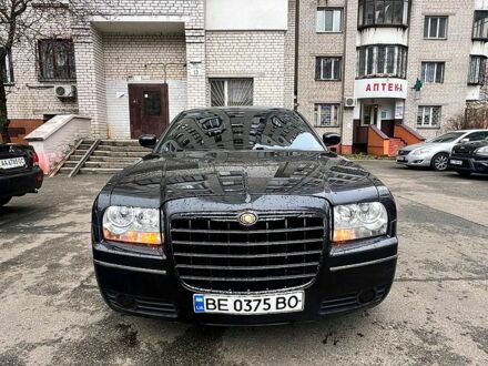 Крайслер 300C 2004 у Києві на Automoto.ua Чорний Крайслер 300C, об'ємом двигуна 3.5 л та пробігом 155 тис. км за 8000 $, фото 1 на Automoto.ua