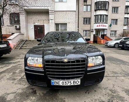 Черный Крайслер 300C, объемом двигателя 3.5 л и пробегом 155 тыс. км за 8000 $, фото 1 на Automoto.ua