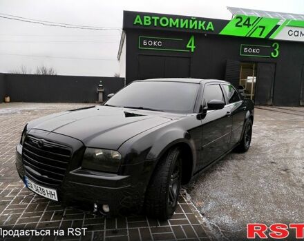 Черный Крайслер 300C, объемом двигателя 2.7 л и пробегом 120 тыс. км за 9900 $, фото 1 на Automoto.ua