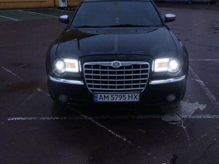 Черный Крайслер 300C, объемом двигателя 2.74 л и пробегом 356 тыс. км за 6500 $, фото 1 на Automoto.ua