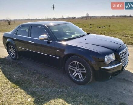 Черный Крайслер 300C, объемом двигателя 2.7 л и пробегом 39 тыс. км за 5823 $, фото 1 на Automoto.ua