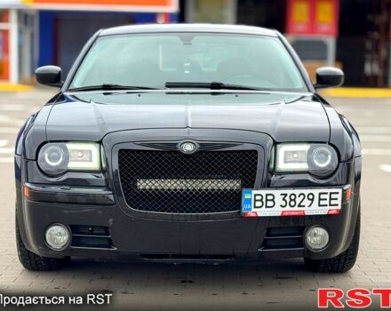 Черный Крайслер 300C, объемом двигателя 57 л и пробегом 300 тыс. км за 8300 $, фото 1 на Automoto.ua