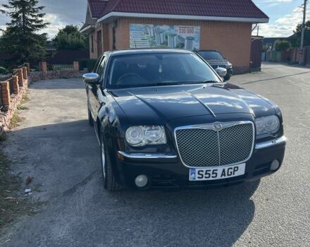 Черный Крайслер 300C, объемом двигателя 3 л и пробегом 140 тыс. км за 2807 $, фото 1 на Automoto.ua