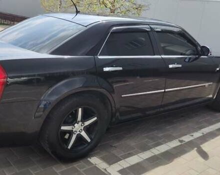 Черный Крайслер 300C, объемом двигателя 2.7 л и пробегом 128 тыс. км за 9200 $, фото 1 на Automoto.ua