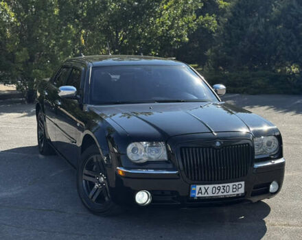 Черный Крайслер 300C, объемом двигателя 2.7 л и пробегом 137 тыс. км за 8800 $, фото 1 на Automoto.ua