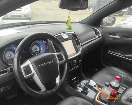Червоний Крайслер 300C, об'ємом двигуна 3.6 л та пробігом 277 тис. км за 10350 $, фото 12 на Automoto.ua