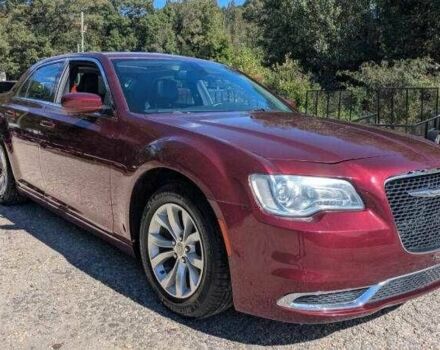 Красный Крайслер 300C, объемом двигателя 3.6 л и пробегом 56 тыс. км за 2000 $, фото 3 на Automoto.ua